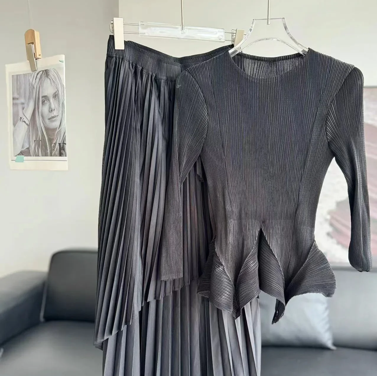 Miyake-abito da sera monocroma - Monochrome Suit Set recensione e prezzo
